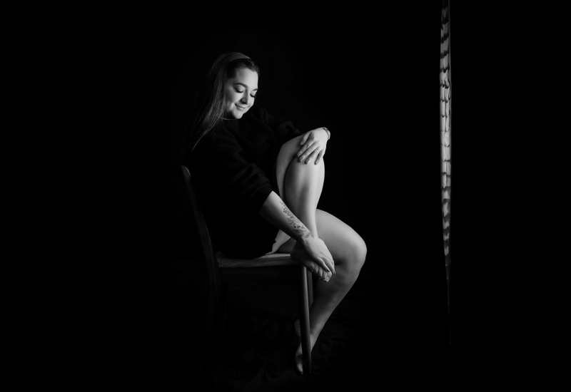 Clair-obscur en photo boudoir : Une expérience unique, une œuvre d'art à part entière